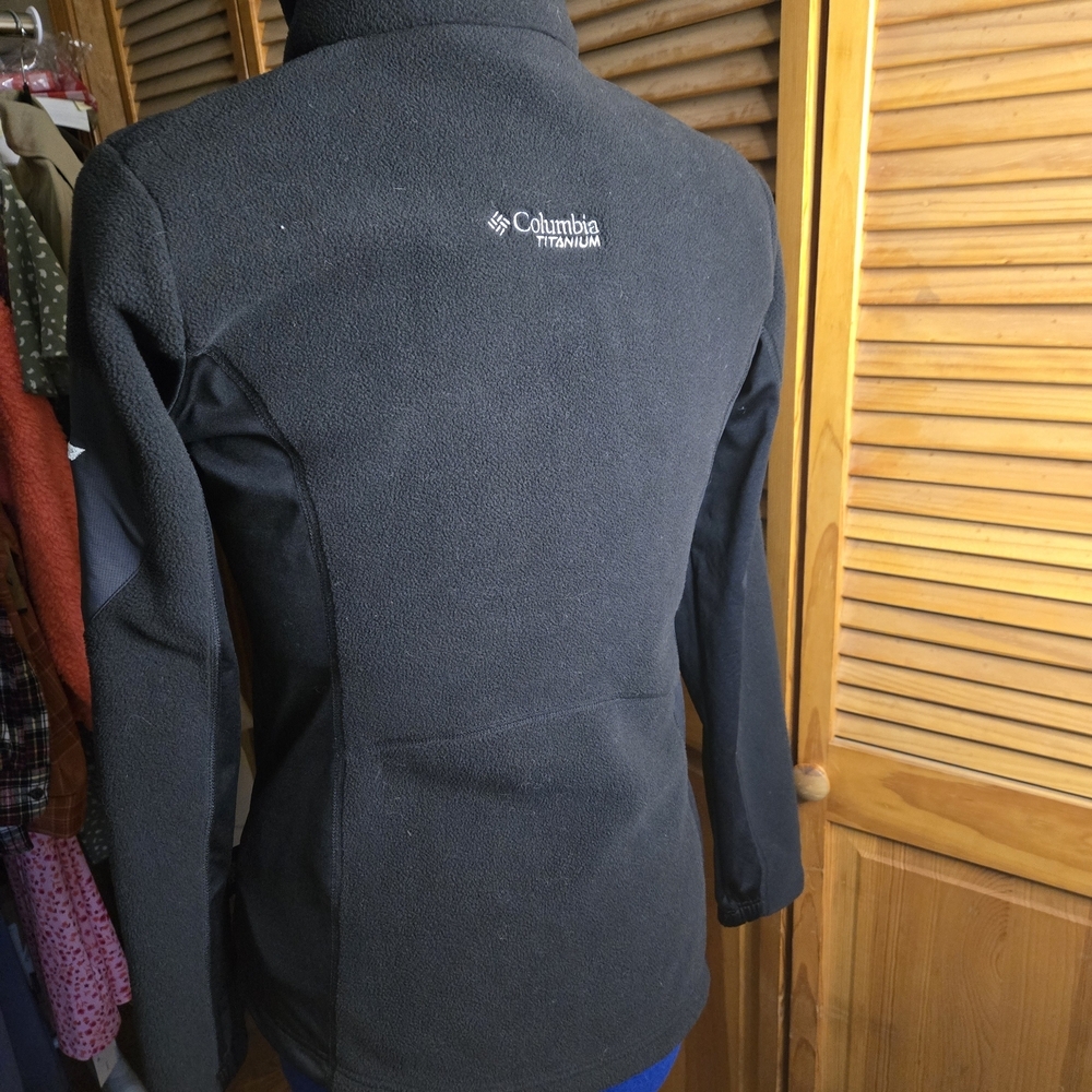 Columbia Women's Charcoal Fleece Jacket - Picture 4 of 5